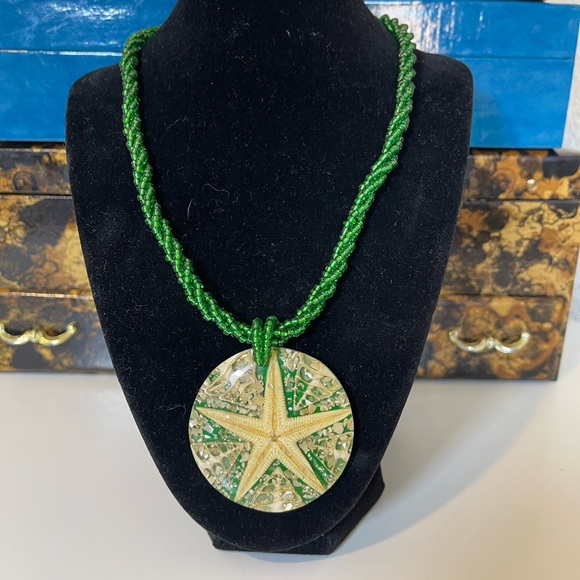 Boho Green Beaded Inlay Starfish Pendant Necklace and Earring Set - Picture 1 of 6